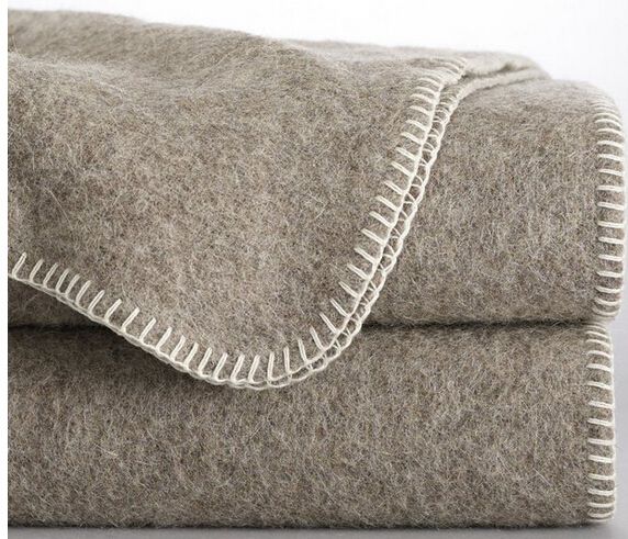La Redoute Interieurs
ROMU 100% Naturally Dyed Wool Blanket